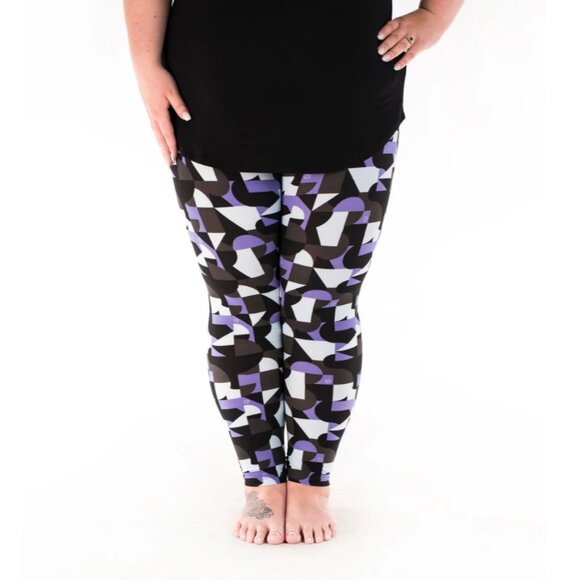 Bundle and Save! SweetLegs Signature Legging - Plus in Freestyle - Picture 2 of 4